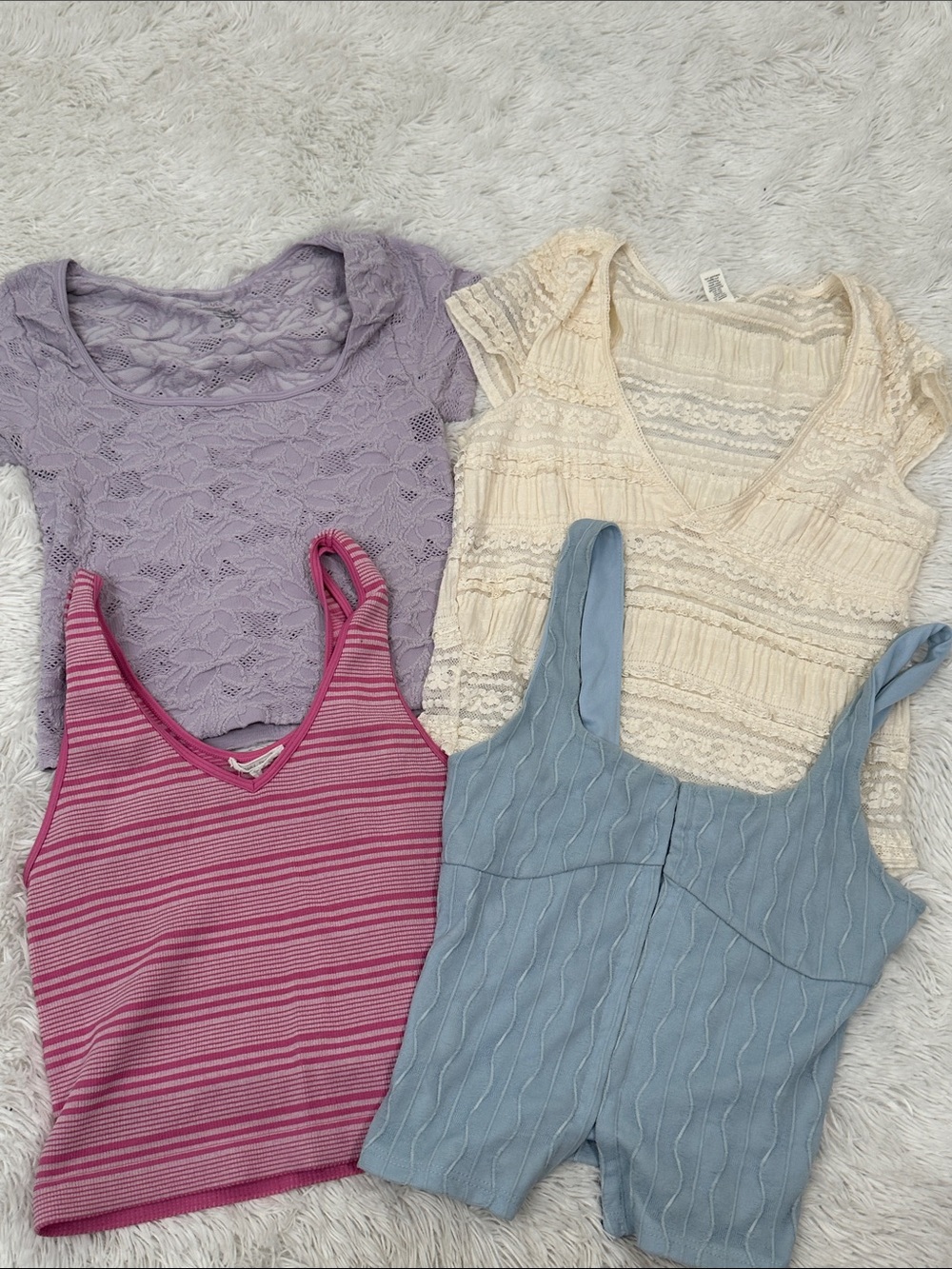 🏰 Bundle of 4 Full Tilt Crop Tops Size M